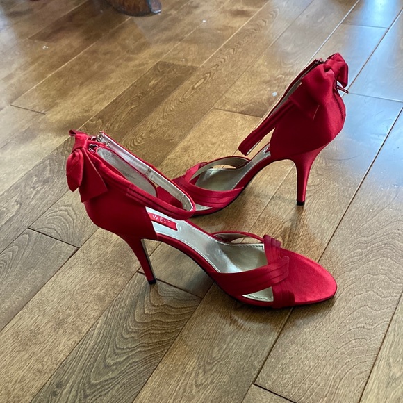 Nine West open toe ankle strap heals - Red & Black pairs - Picture 1 of 6